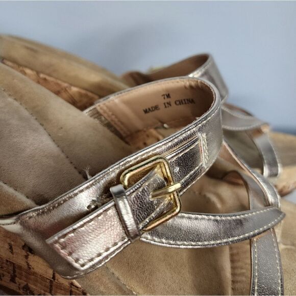 Cheeks Fit Body Strappy Thong Wedge Gold Synthetic Women Shoes Size 7 M  Medium - Picture 2 of 6